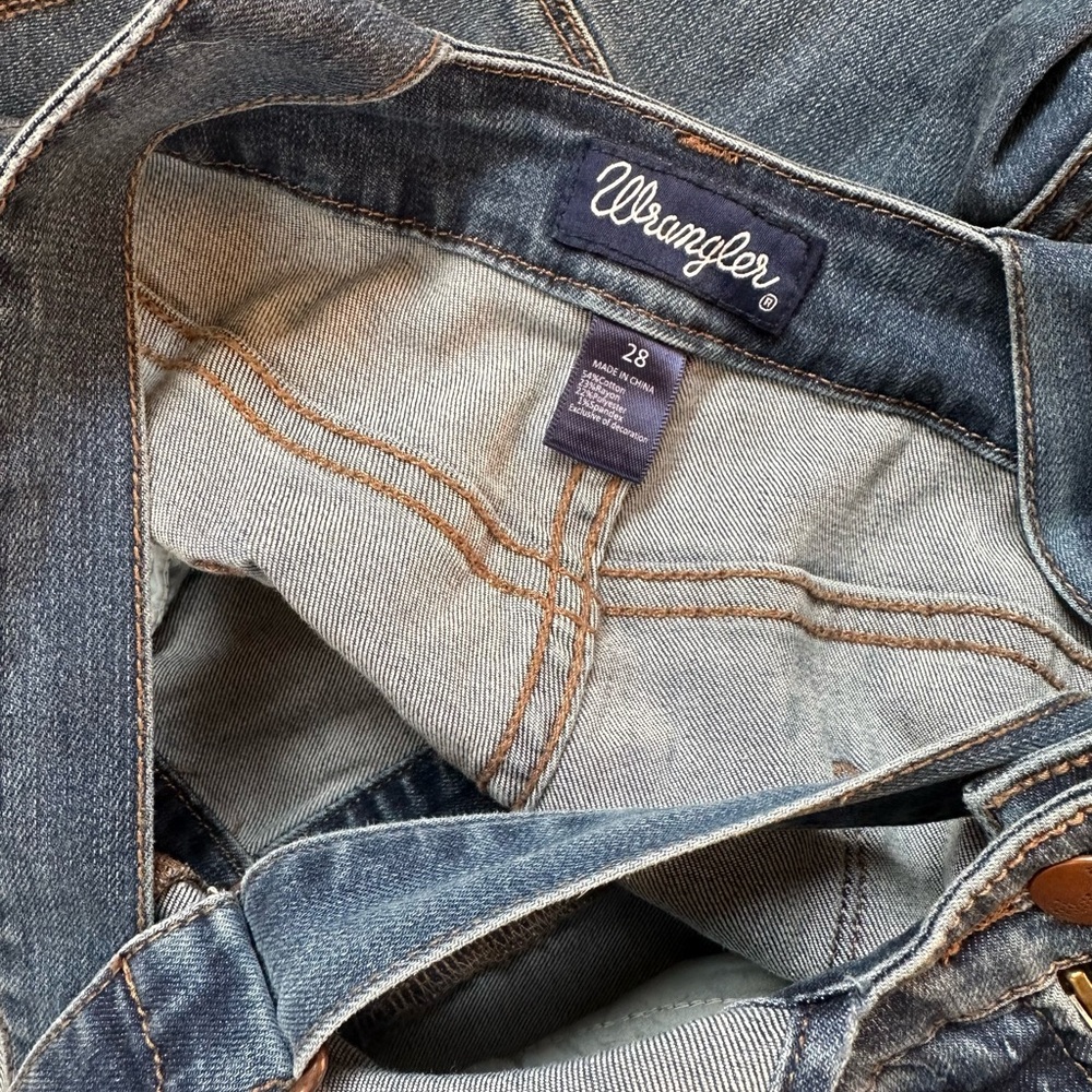 Slim fit Women’s Wrangler Overalls - Picture 7 of 7